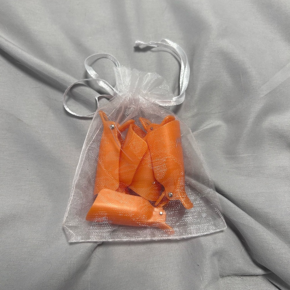 10 Nail polish remover clips